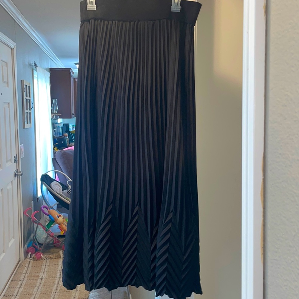 Black pleated skirt